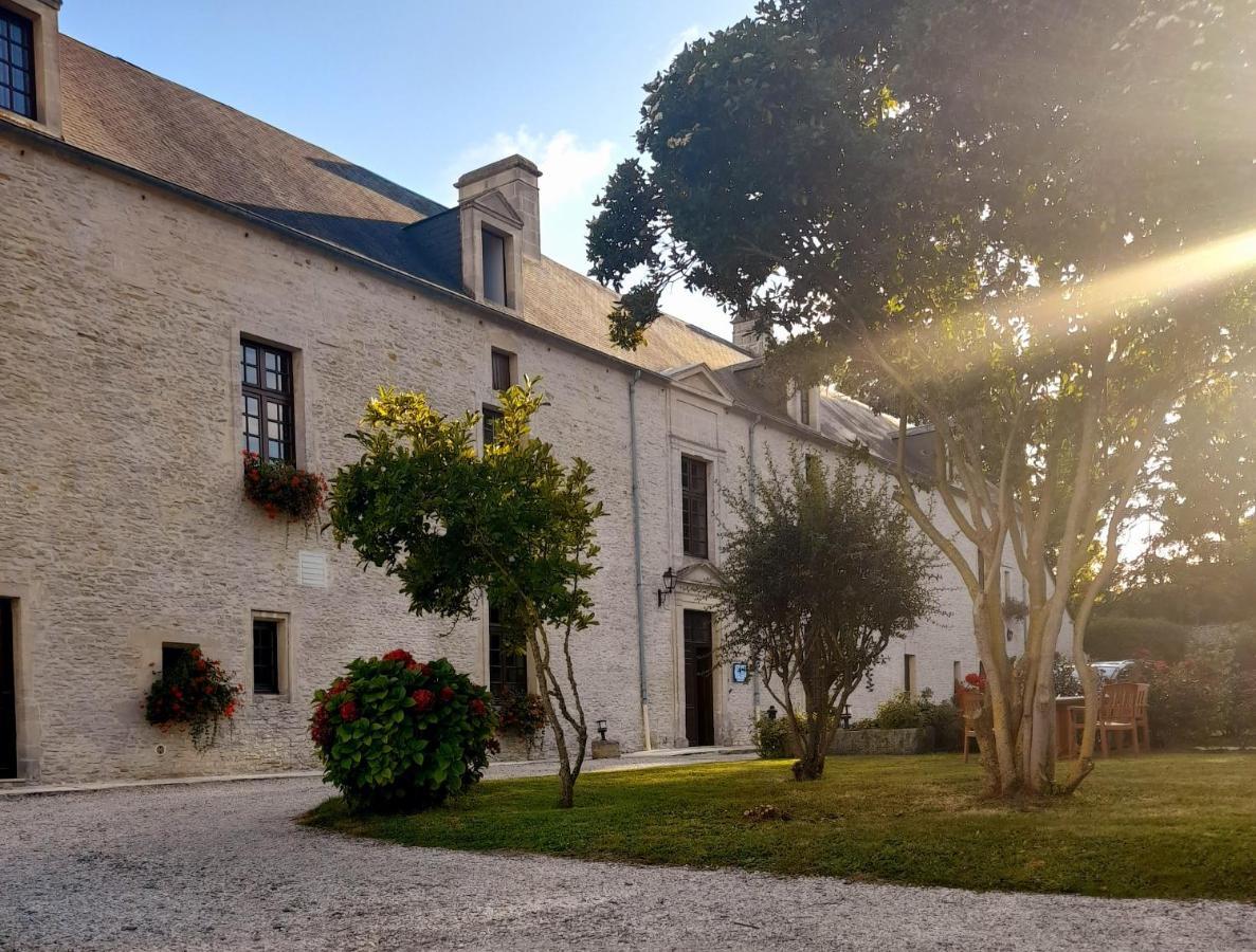 Hotel Le Manoir De Mathan Crepon A La Campagne 5 Mn D'Arromanches Et 10 Mn De Bayeux Exterior photo